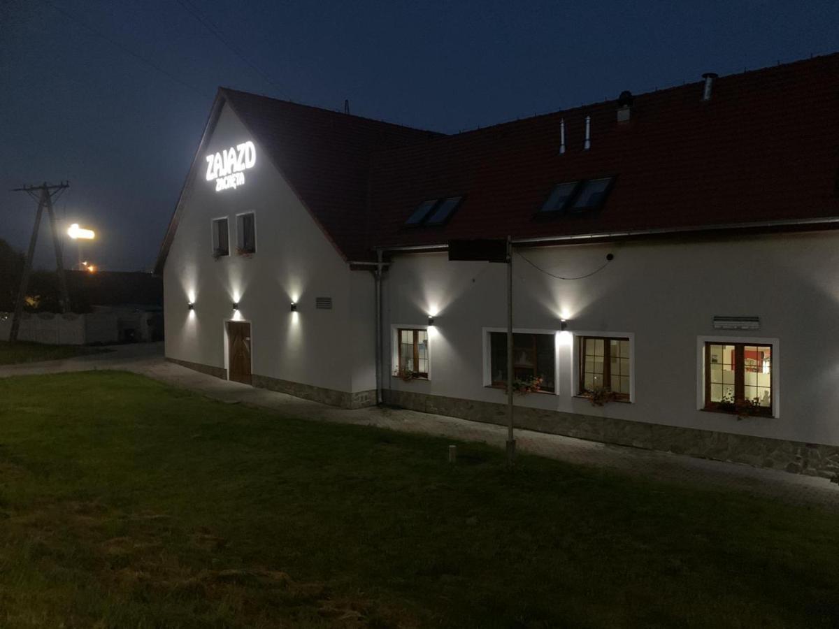 Zajazd Zacheta Kamienna Gora Buitenkant foto