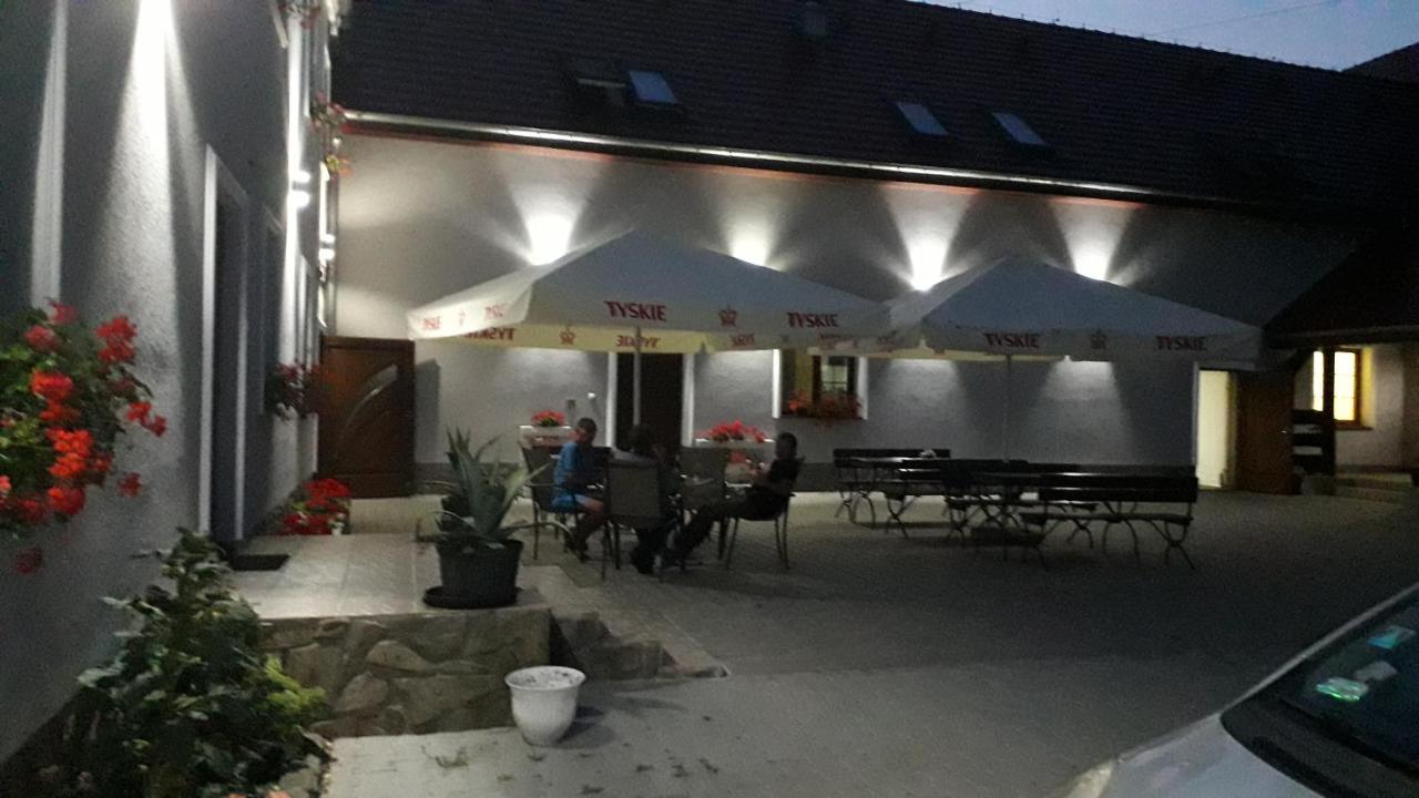 Zajazd Zacheta Kamienna Gora Buitenkant foto
