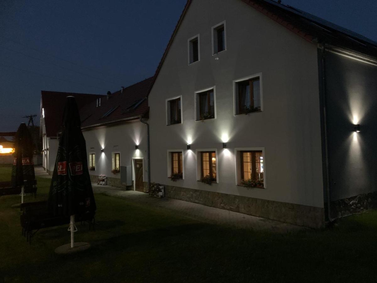 Zajazd Zacheta Kamienna Gora Buitenkant foto