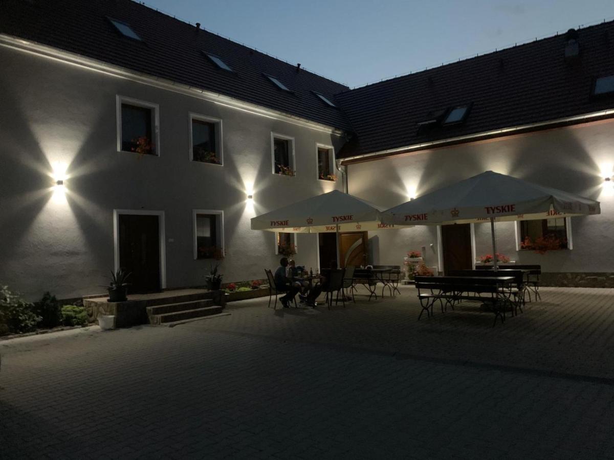 Zajazd Zacheta Kamienna Gora Buitenkant foto