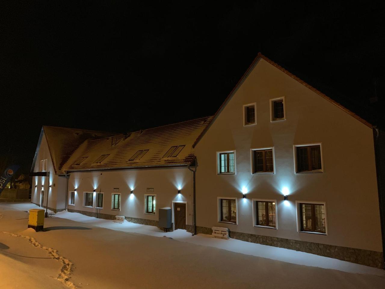 Zajazd Zacheta Kamienna Gora Buitenkant foto
